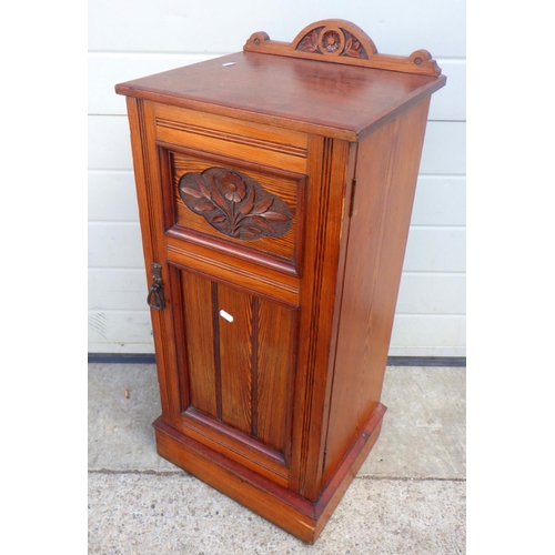 860 - An Edwardian pitch pine pot cupboard, 40cm wide