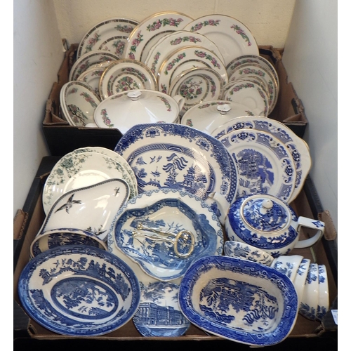 195 - A qty of Indian Tree table ware together with a box of misc blue & white ceramics etc (2)