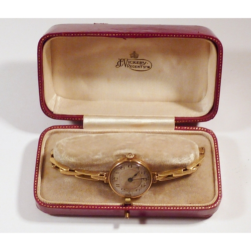 40 - A ladies bracelet watch, early 20th cent, having a 15 jewel Breguet Hairspring movement in an 18ct g... 