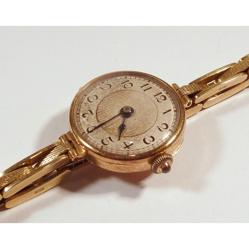 40 - A ladies bracelet watch, early 20th cent, having a 15 jewel Breguet Hairspring movement in an 18ct g... 