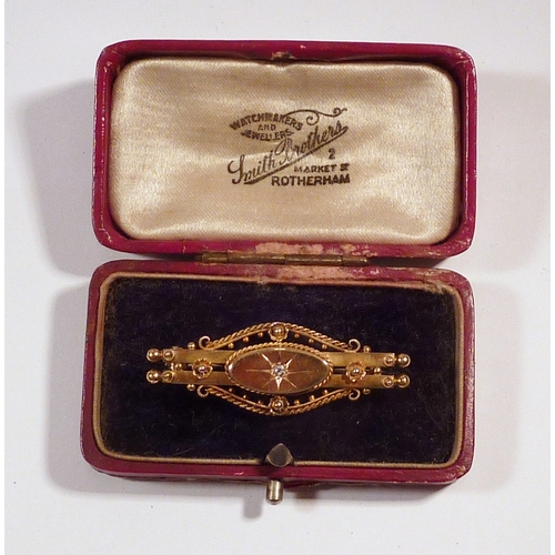 60 - An Edwardian bar brooch, 15ct gold set with a central diamond, 4g gross / 43mm long  / presented in ... 
