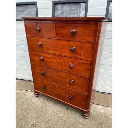 898 - A Victorian mahogany chest of drawers 113cm wide