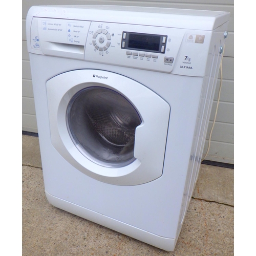 820 - A Hotpoint washing machine, 7kg, with odd side bolts