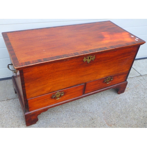 862 - A mahogany & rosewood crossbanded mule chest on bracket feet 115cm wide