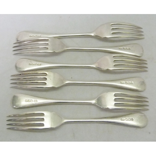 125 - A six place group of silver fish cutlery, 20th cent.  Slices 209mm / forks 168mm / 590g
