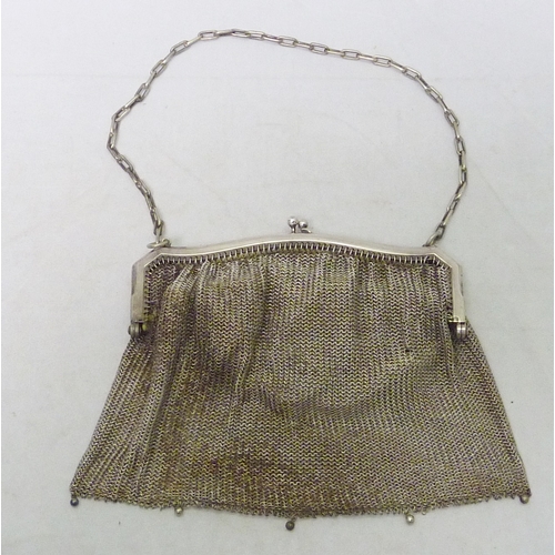 138 - A silver plated mesh / chain link evening purse on a chain handle.  200 x 130mm
