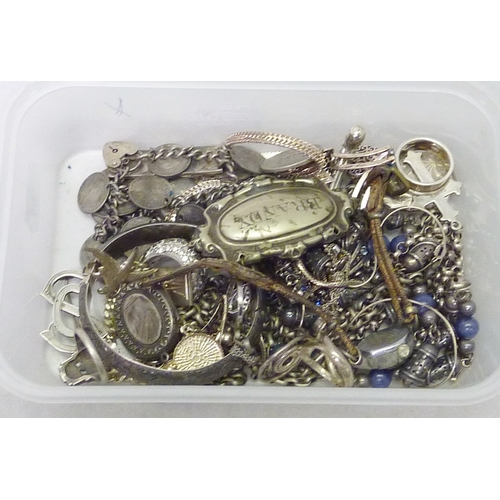 149 - A qty costume jewellery chains etc incl silver and white metal.