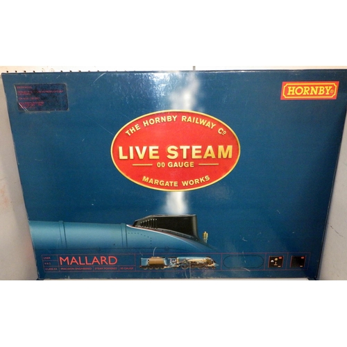 69 - A boxed Hornby Mallard  live steam oo gauge train set