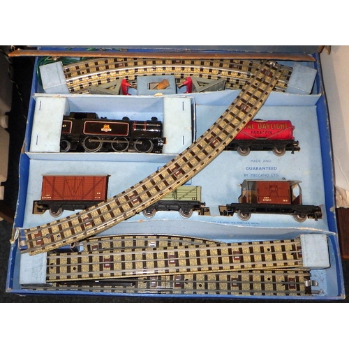 73 - A Hornby Dublo Tank Goods train set