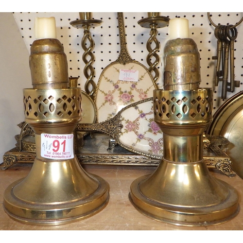 91 - A qty of mics brass ware to inc twisted candlesticks, bed warmer, dressing table set etc