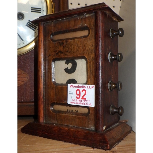 92 - An oak desk calendar together with an inlaid mantle clock AF (2)