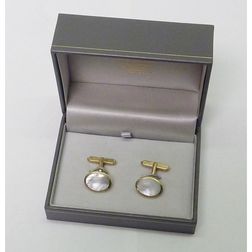 309 - A pair of swivel back cufflinks, 9ct gold inset with mother of pearl, Sheffield 1984.  Heads 17 x 12... 