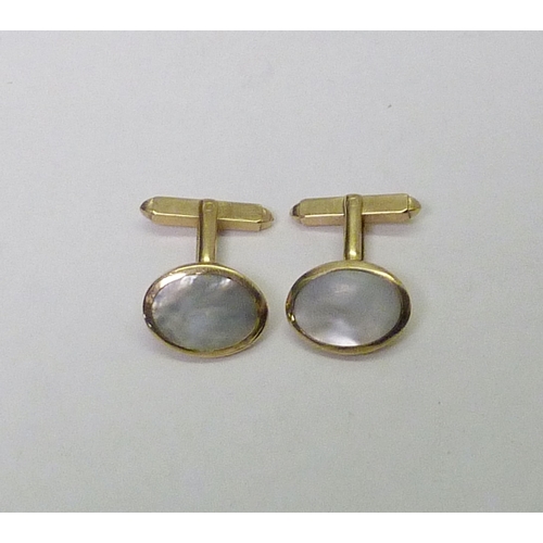 309 - A pair of swivel back cufflinks, 9ct gold inset with mother of pearl, Sheffield 1984.  Heads 17 x 12... 