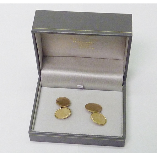 310 - A pair of chain-link cufflinks, 9ct gold.  Heads 17 x 12mm / 6g.  Cased.