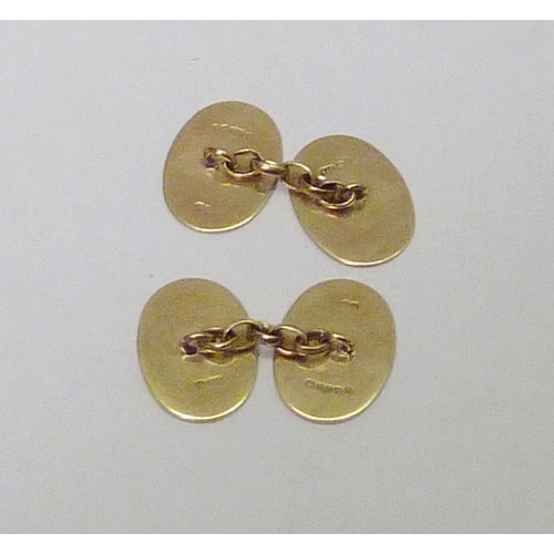 310 - A pair of chain-link cufflinks, 9ct gold.  Heads 17 x 12mm / 6g.  Cased.