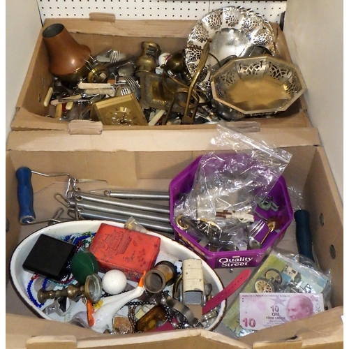 256 - A qty of misc metal wares & collectables (2)