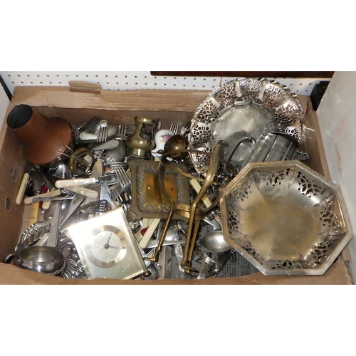 256 - A qty of misc metal wares & collectables (2)