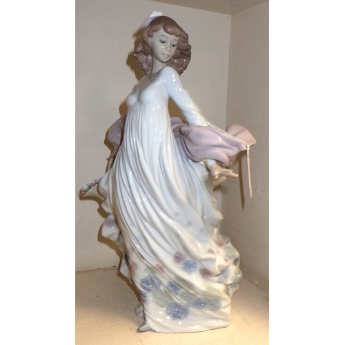 288 - A Lladro Privilege figurine, model 5898.  30.5cm tall