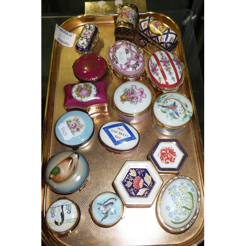 291 - A collection of ceramic and enamel pill boxes incl Royal Crown Derby and Halcyon Days.