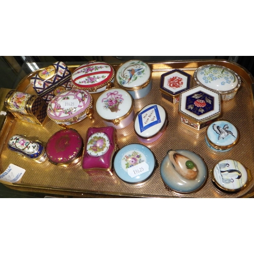 291 - A collection of ceramic and enamel pill boxes incl Royal Crown Derby and Halcyon Days.