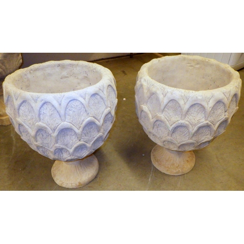 790 - A pair of pineapple shaped concrete garden urns, 40cm across