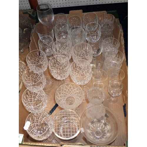 82 - A large qty of misc glass ware and a lamp (qty)
