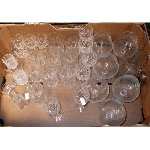 82 - A large qty of misc glass ware and a lamp (qty)