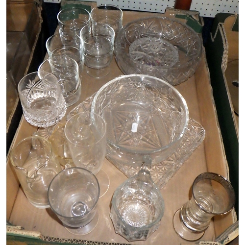 82 - A large qty of misc glass ware and a lamp (qty)