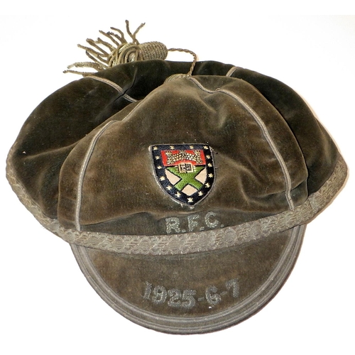 31 - An Exeter RFC 1925-6-7 cap together with further textiles