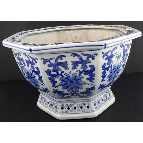 100 - A large octagonal modern Oriental planter 35cm diameter and pot puri bowl (2)