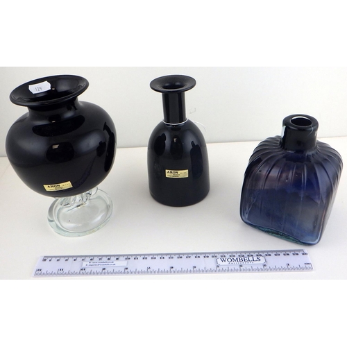129 - Two Aron Poznan glass vases together with a Skoczlas 89 signed glass vase (3)