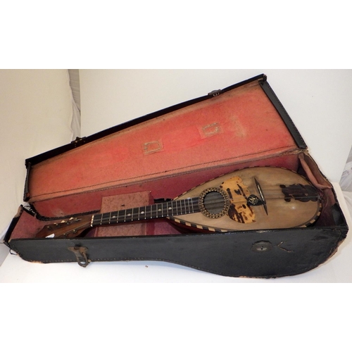 150 - A cased Mandolin af