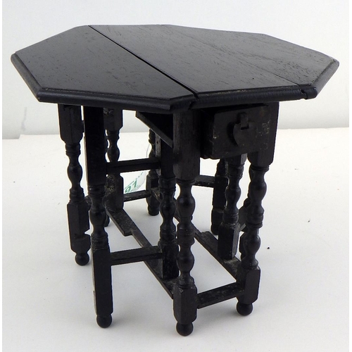 191 - A miniature apprentice piece hardwood gate-leg table af