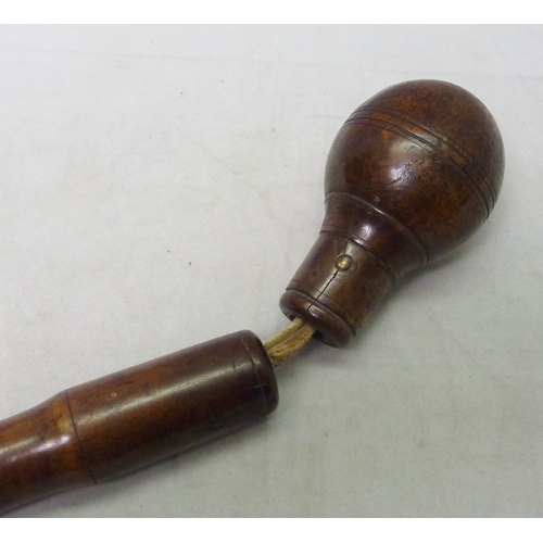 259 - A walnut bludgeon, early 18th cent.  495mm long