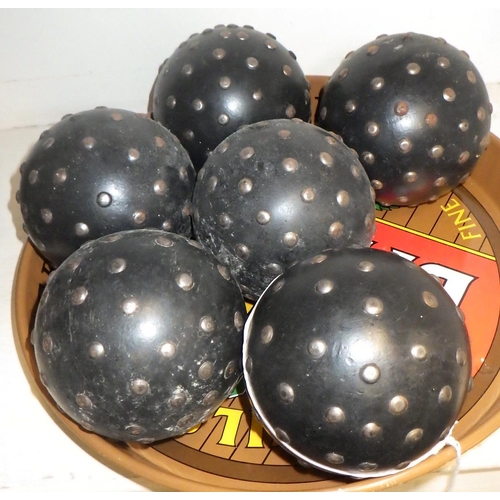 300 - Six Patanque ? balls