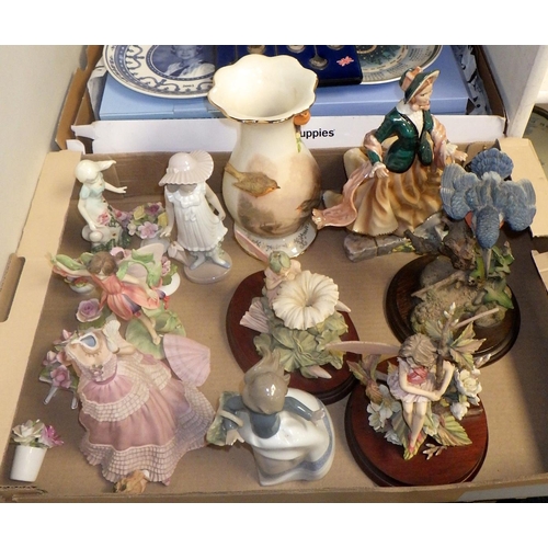 302 - A collection od Wedgwood cabinet plates together with a qty of misc ceramics etc AF (2)