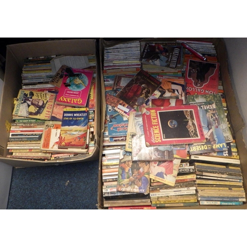 342 - A large qty of vintage paperback books