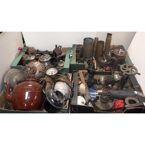 333 - A large qty of misc metal wares to inc, tea pots, foot warmers, trench art shells etc (4)