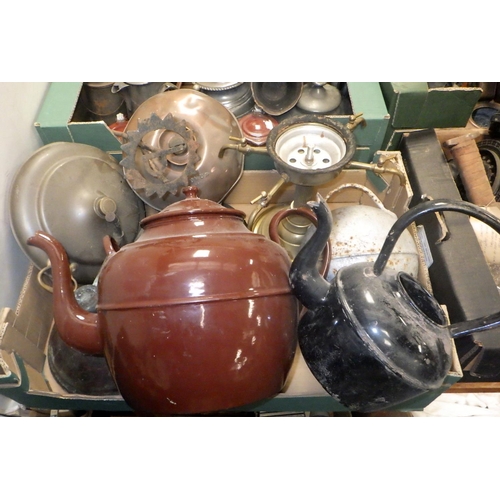 333 - A large qty of misc metal wares to inc, tea pots, foot warmers, trench art shells etc (4)