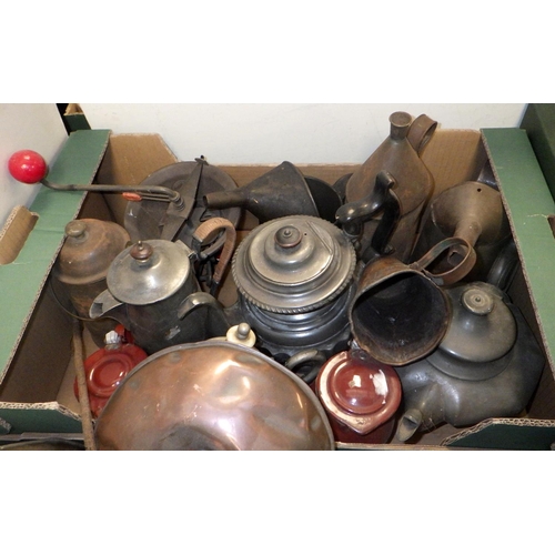 333 - A large qty of misc metal wares to inc, tea pots, foot warmers, trench art shells etc (4)