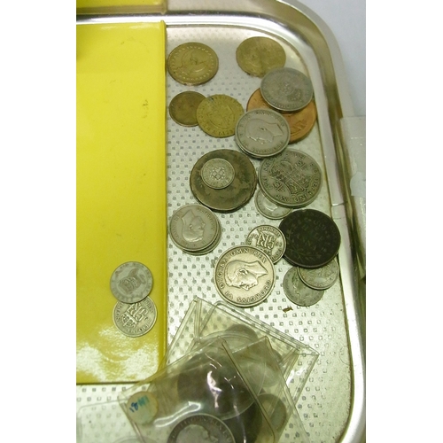 255 - A collectors' lot incl a qty of coins, penknives etc