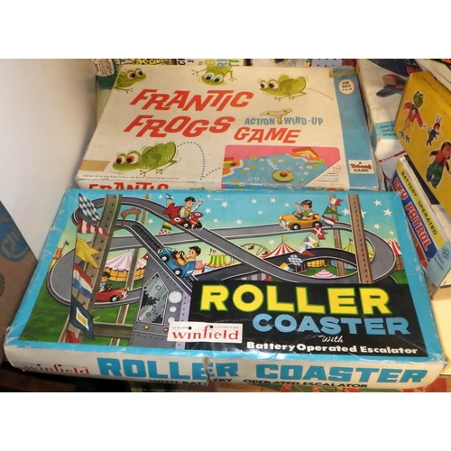 361 - A group of vintage games and toys