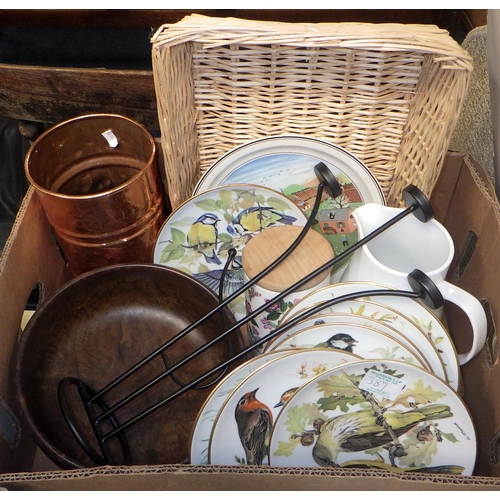 389 - A small qty of blue & white to inc Wedgwood Fallow Deer together with misc ceramics etc (2)