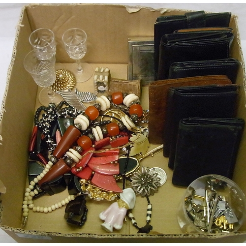 226 - A qty of costume jewellery and wallets.