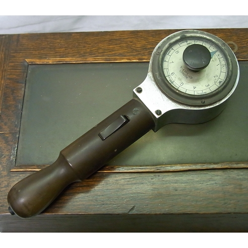 258 - A medical / dental interest collectors' lot incl a hand-held timer by X-Rays Ltd London.
