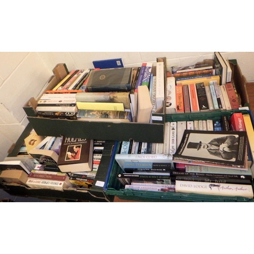 482 - A large quantity of miscellaneous paperback and hardback books. (5)