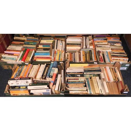 334 - A large quantity of miscellaneous paperback books (6)