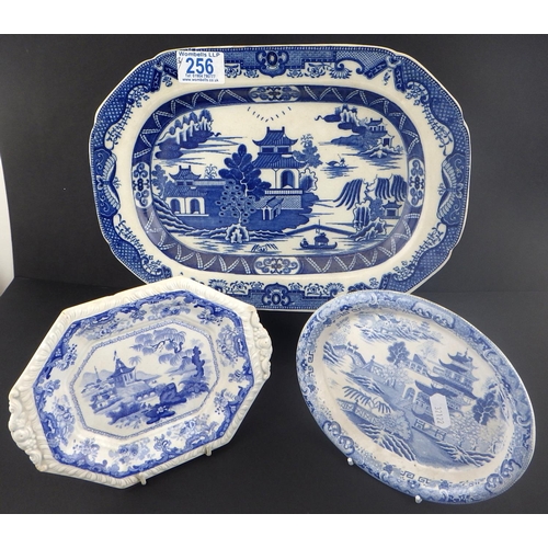 256 - A Stevenson blue & white Willow pattern plate 32cm wide together with two further 19thC plates AF (3... 