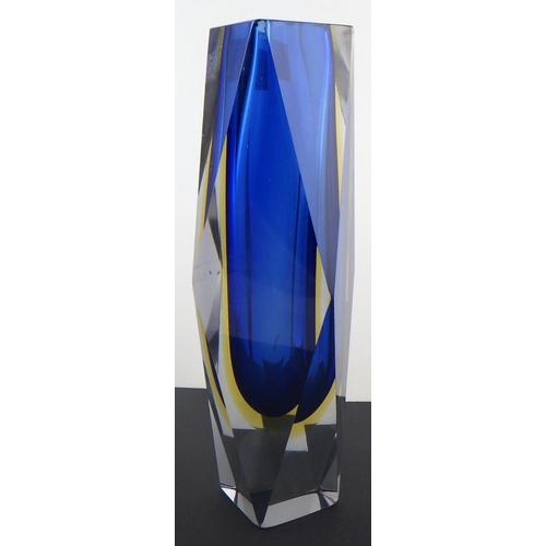 270 - A Murano Sommerso faceted vase together with further art glass (10)