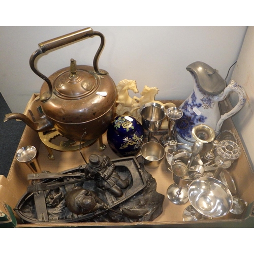 329 - A qty of misc collectables to inc metal wares, Heredities fishermen in a boat, empty jewellery boxes... 